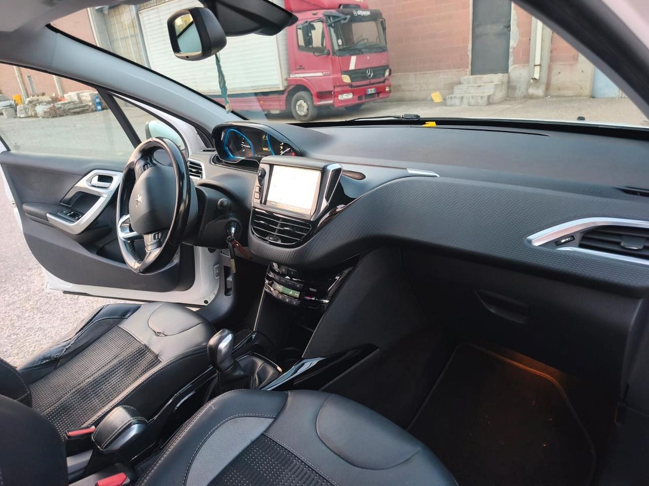 Peugeot 2008. 2017---1.6 Diesel