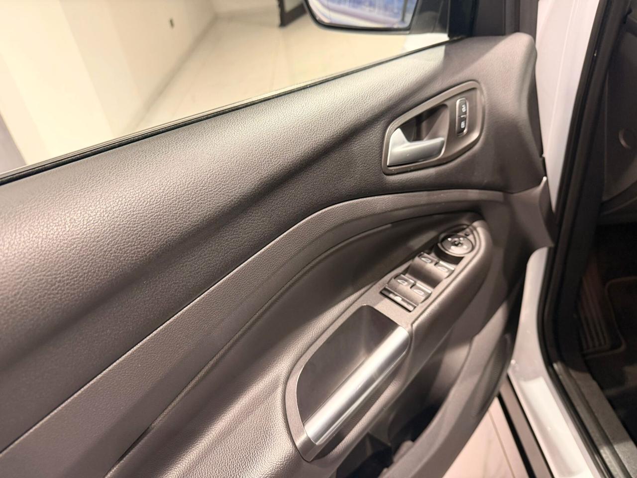 Ford Kuga 1.5 TDCI 120 CV S&S 2WD ST-Line