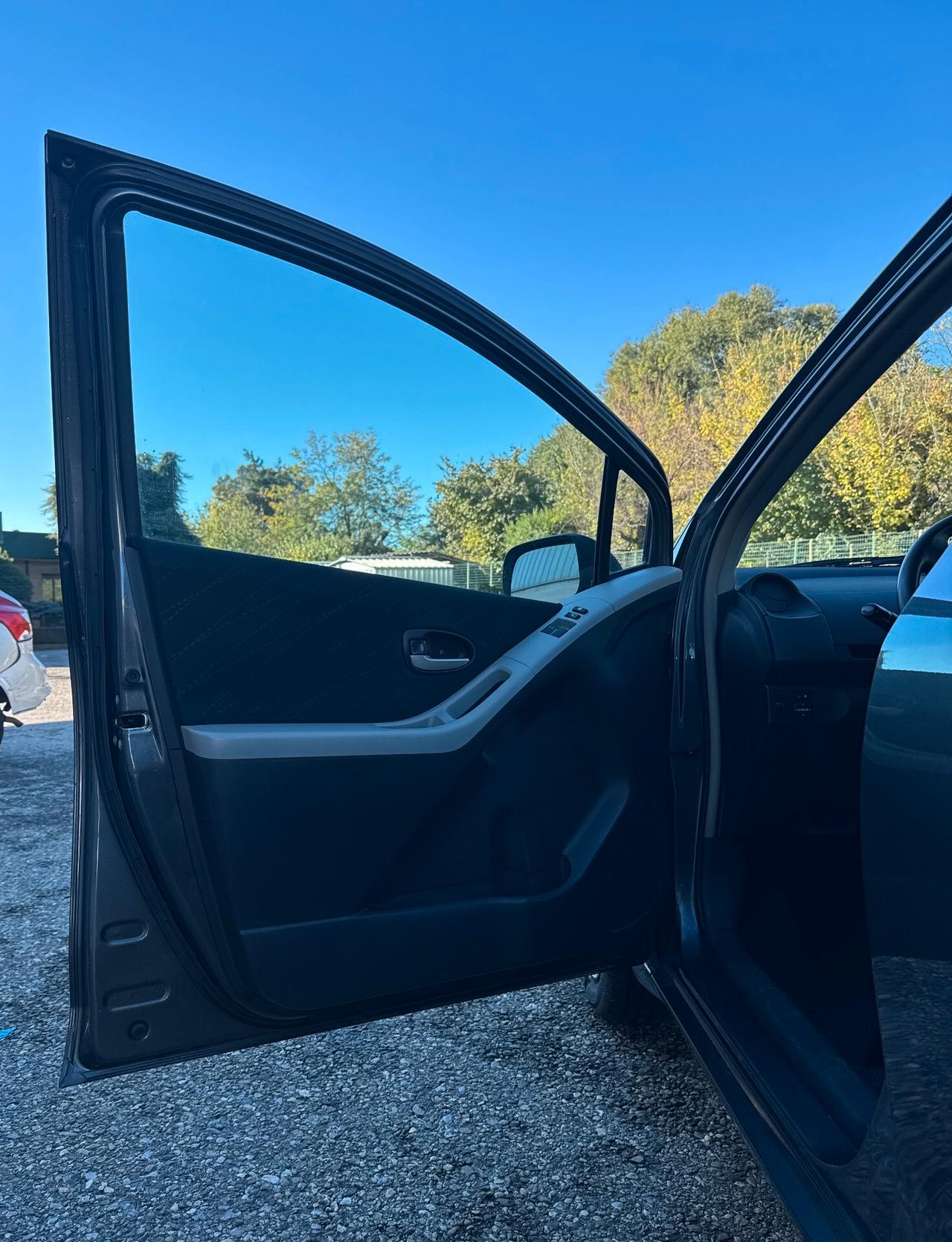 Toyota Yaris 1.3 5p Benz*Cambio AUTOMATICO*TAGLIANDI CERTIFICATI*
