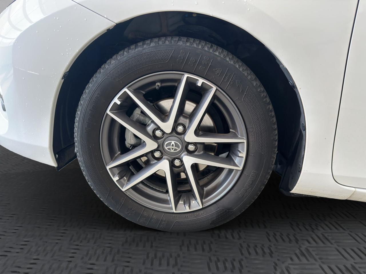 Toyota Auris 5p 1.8h Active+