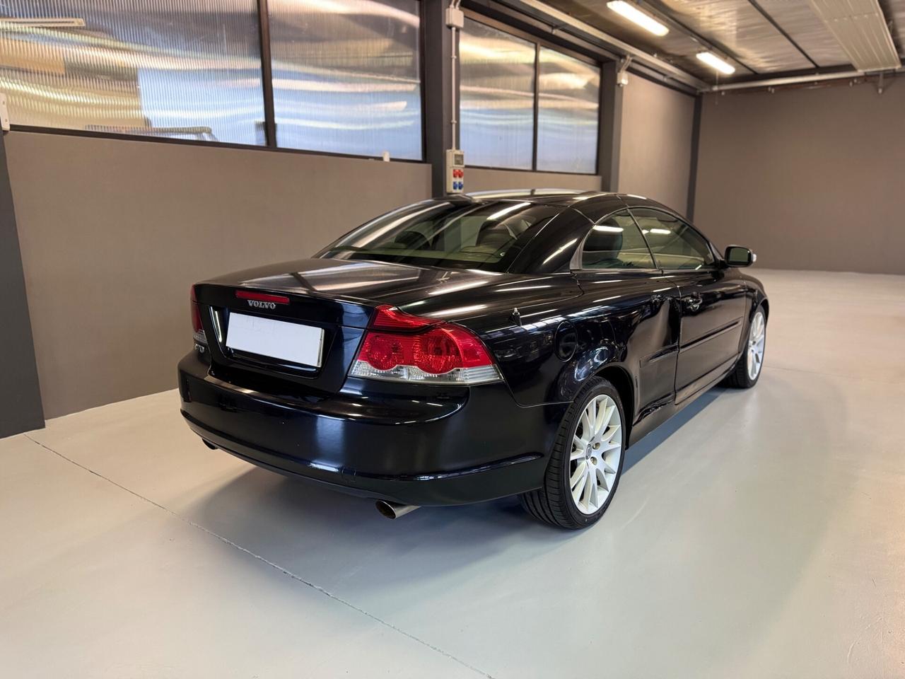 Volvo C70 2.4 D5 20V Momentum