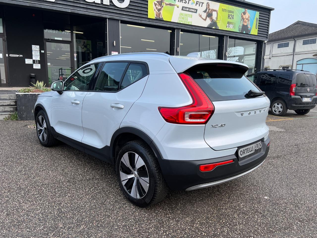 VOLVO XC40 D3 AWD Geartronic Momentum Pro IVA DEDUCIBILE