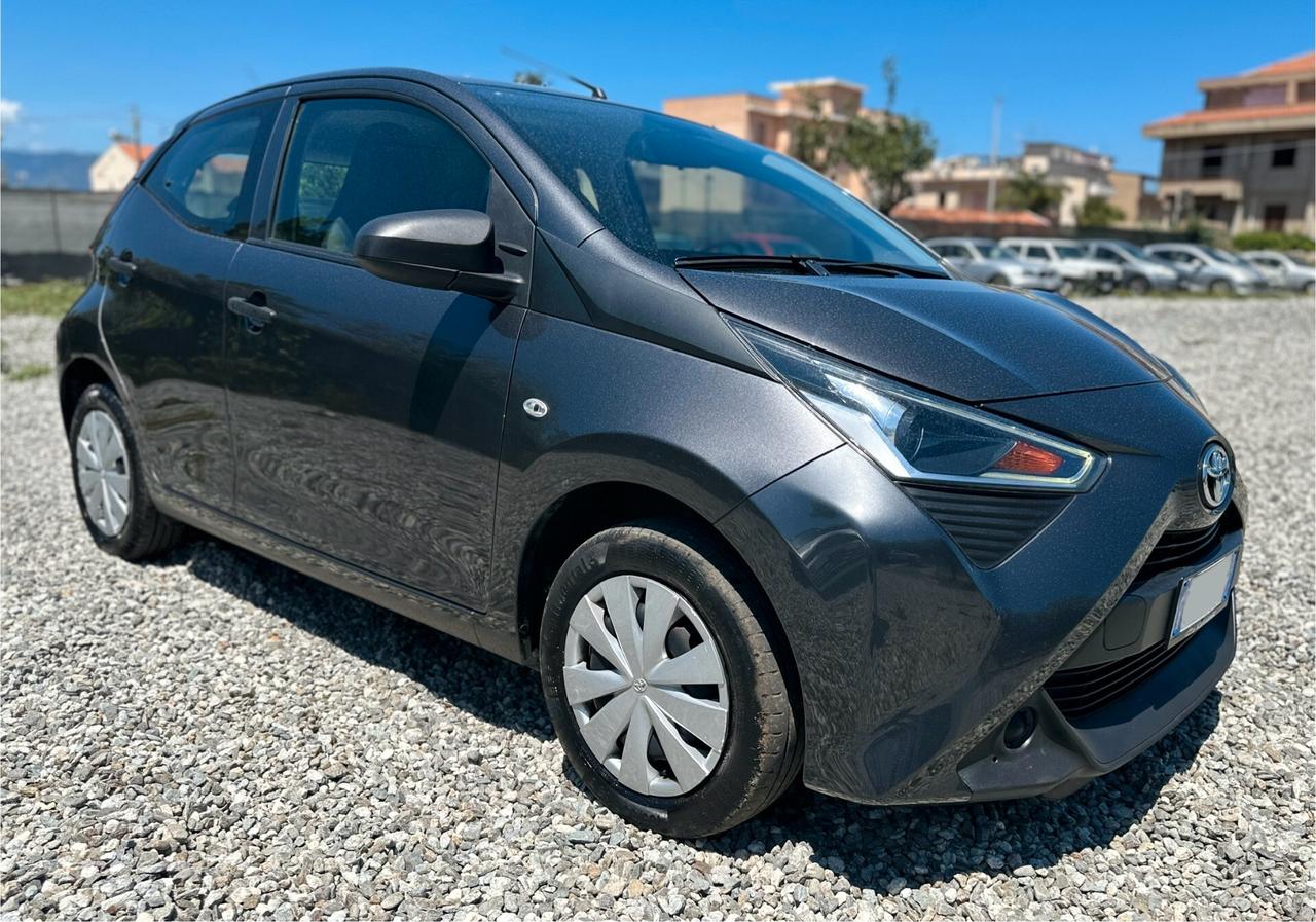 Toyota Aygo Connect 1.0 VVT-i 72 CV 5 porte x-play