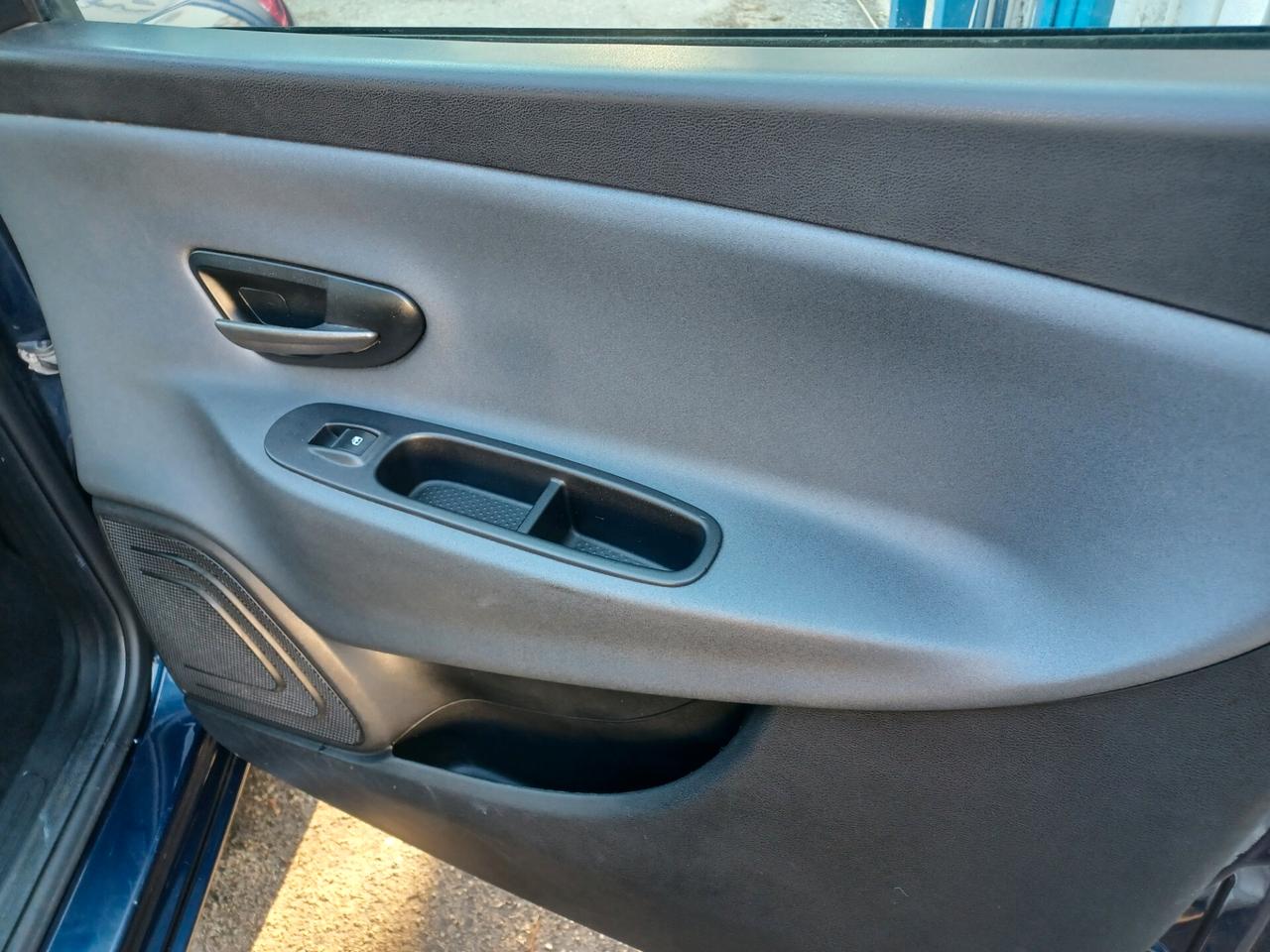 Lancia Ypsilon 1.2 5 porte Gold ANNO 2017 EURO 6