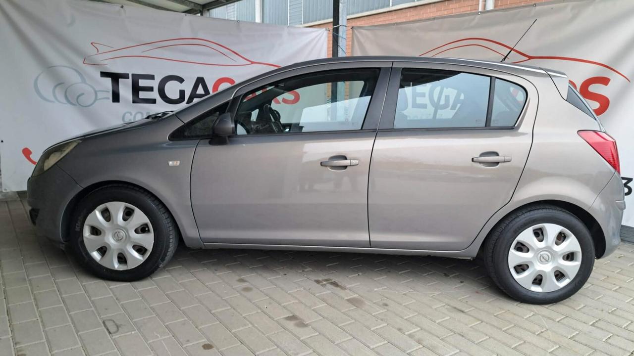 Opel Corsa 1.2 5 porte Club