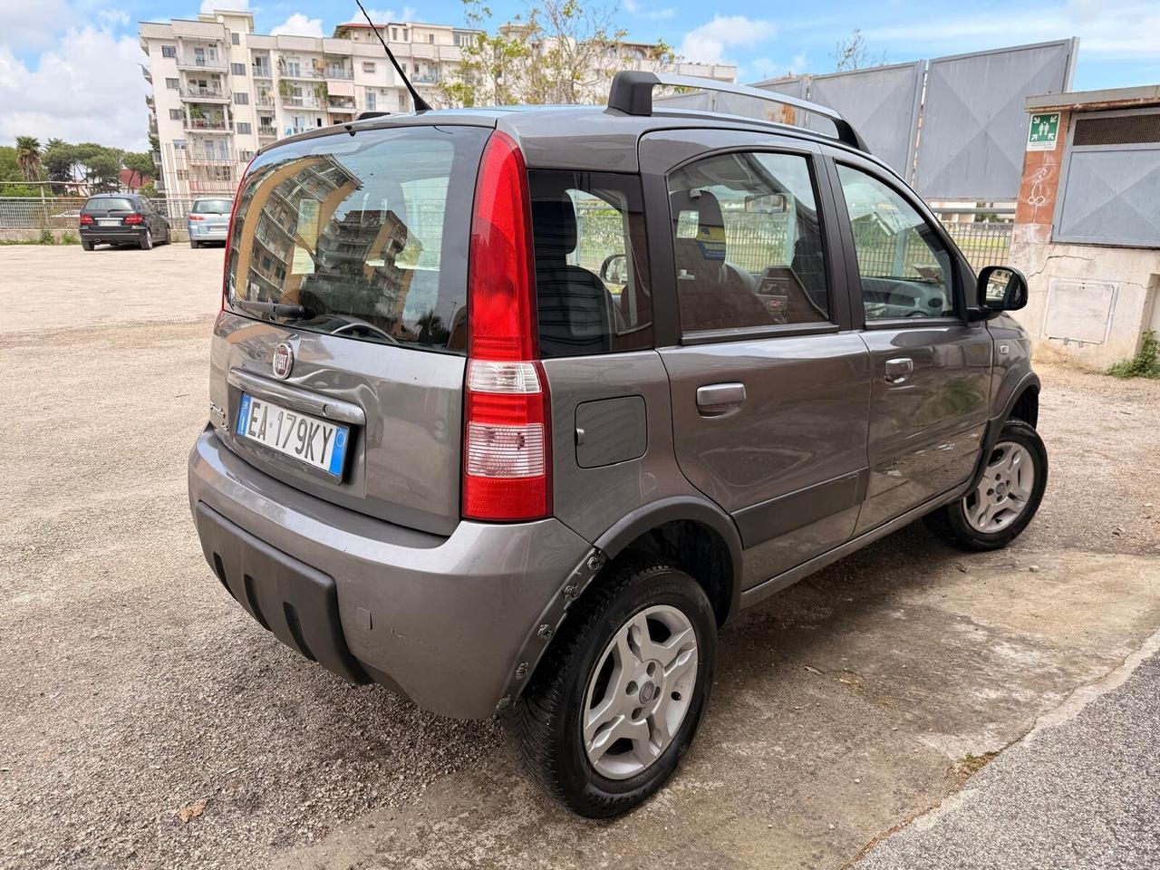 Fiat Panda 1.3 MJT 16V DPF 4x4 Climbing CON 180MILA KM