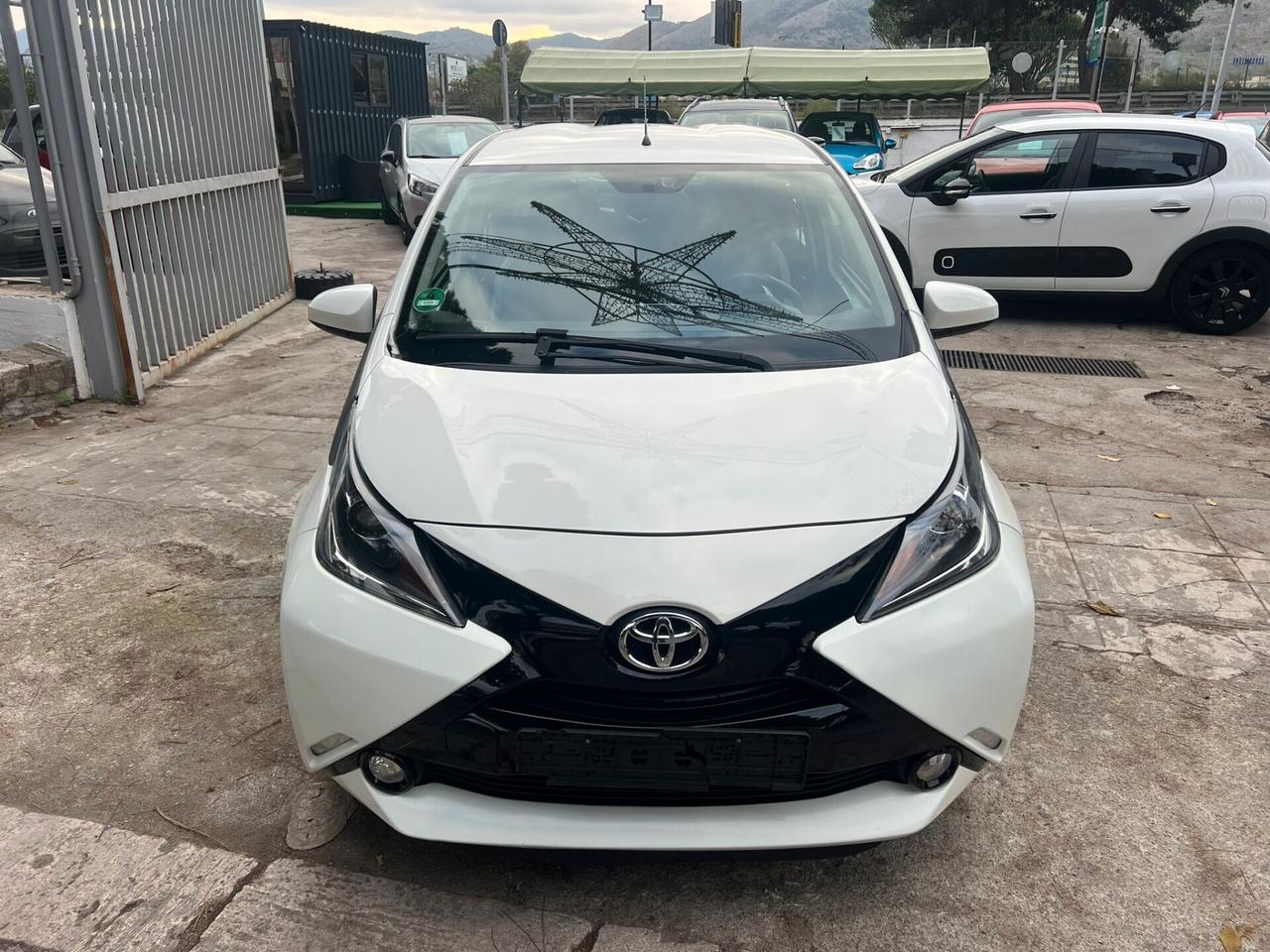 Toyota Aygo 1.0 VVT-i 69 CV 5 porte x-play TSS