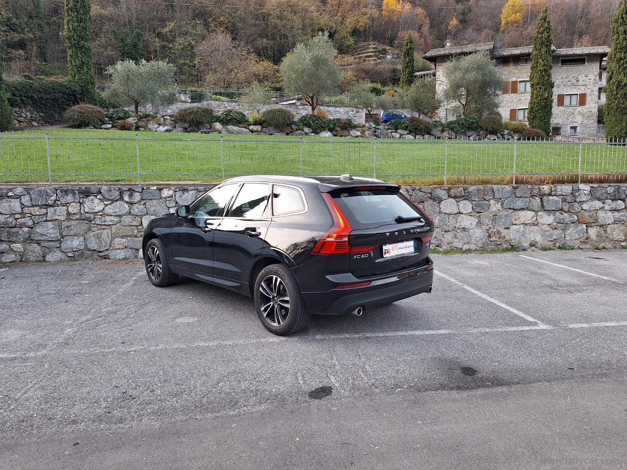 VOLVO XC60 B4 AWD Momentum PRO UNIPROP. MEMORIE FULL LED