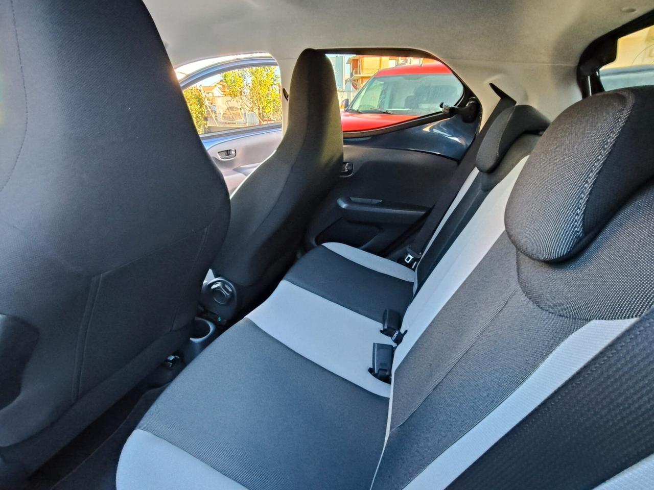 Toyota Aygo Connect 1.0 VVT-i 72 CV 5 porte x-play