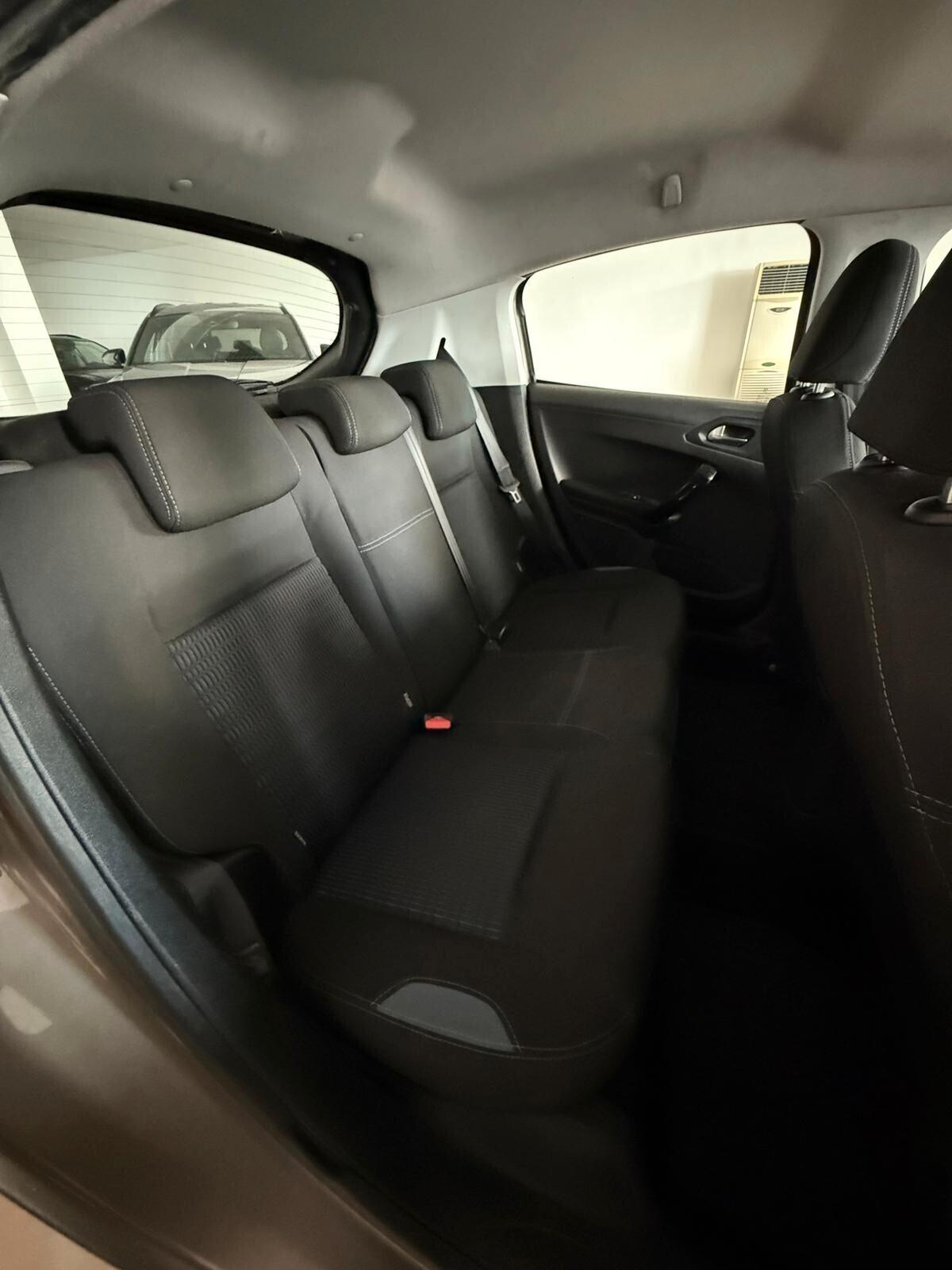 Peugeot 208 1.4 HDi 68 CV 5 porte Allure