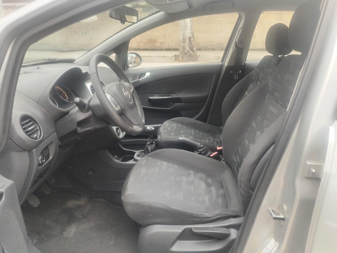Opel Corsa 1.2 5 porte Cosmo