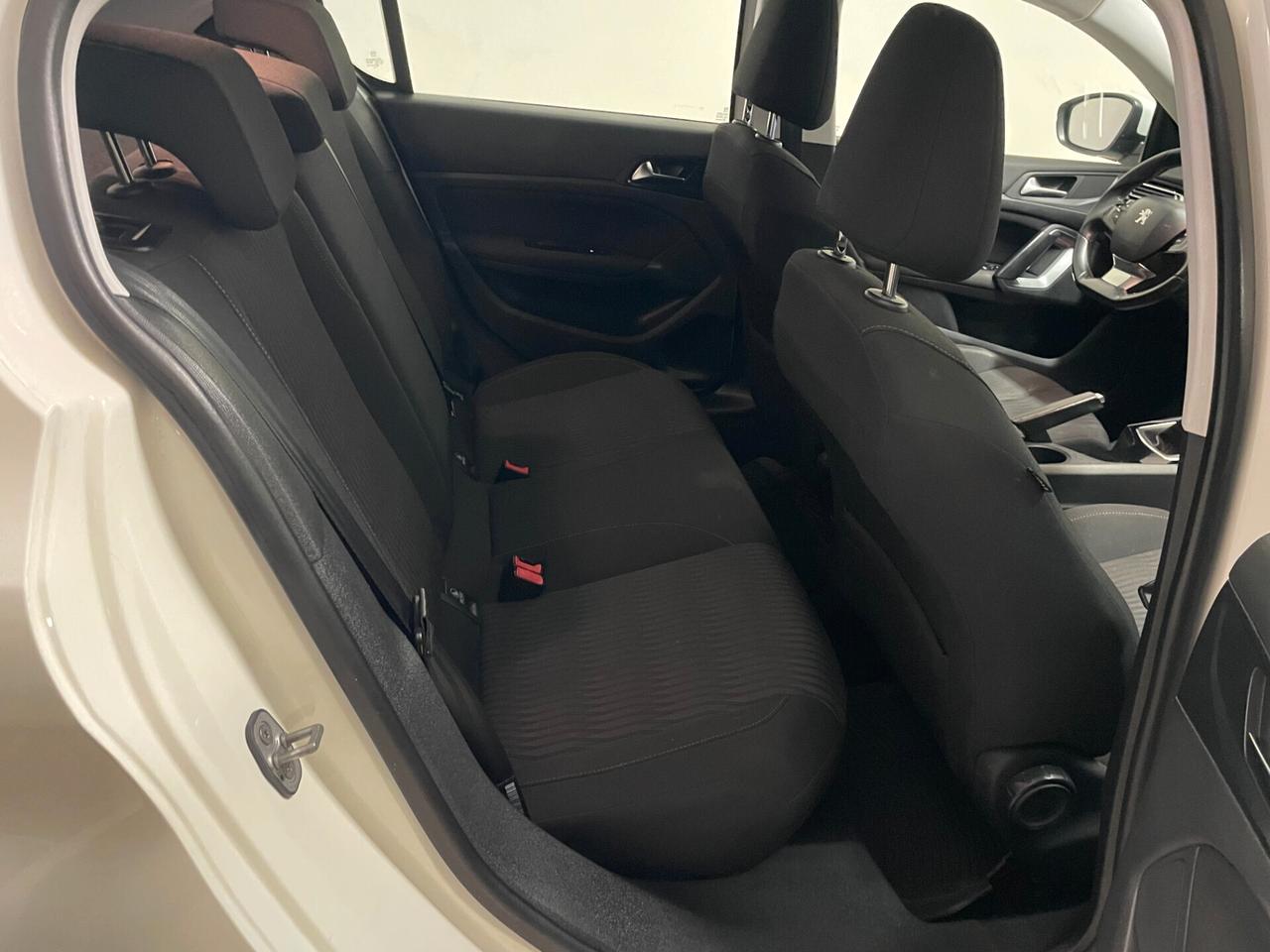 Peugeot 308 1.6 HDi 115 CV Allure GT LINE NEOPATENTATI TAGLIANDO