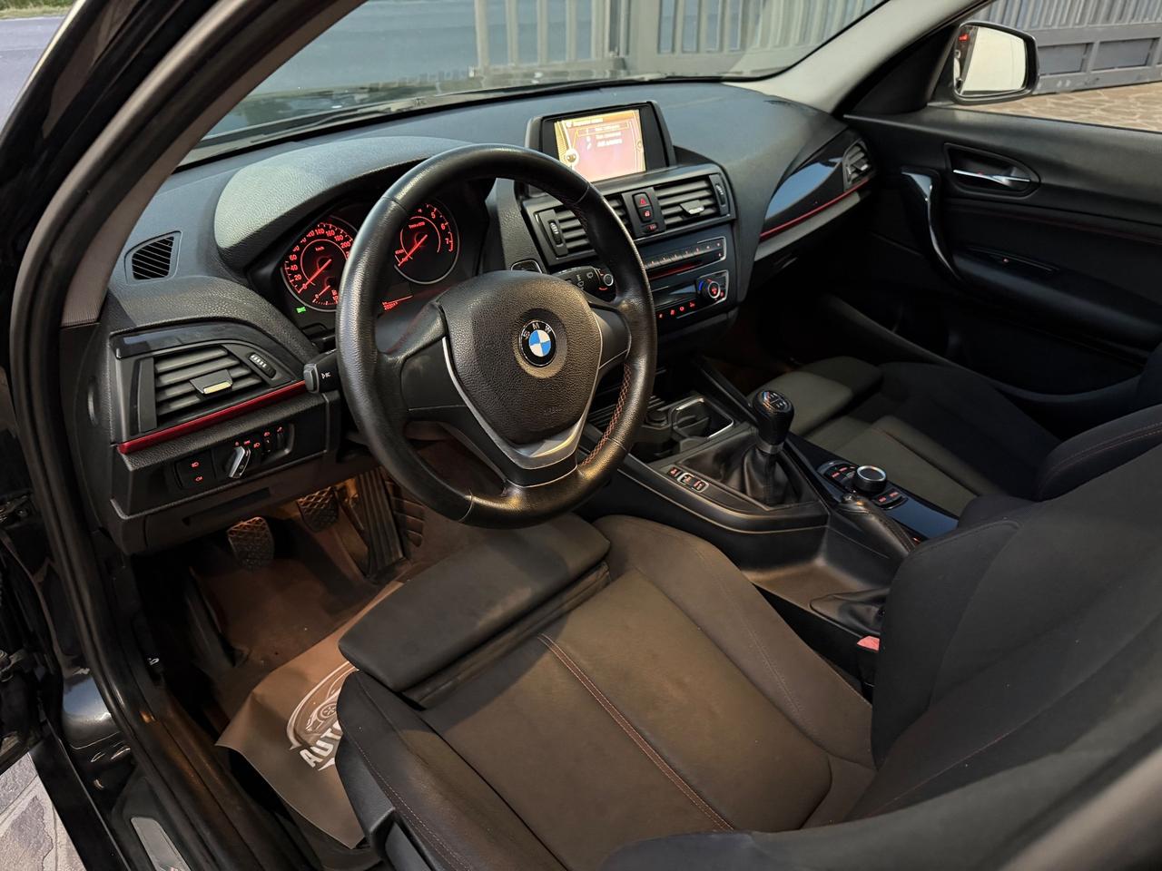 Bmw 116i 5p. Sport 135cv total black