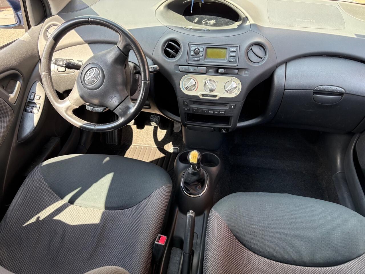 Toyota Yaris 1.0i 16V cat 5 porte Sol