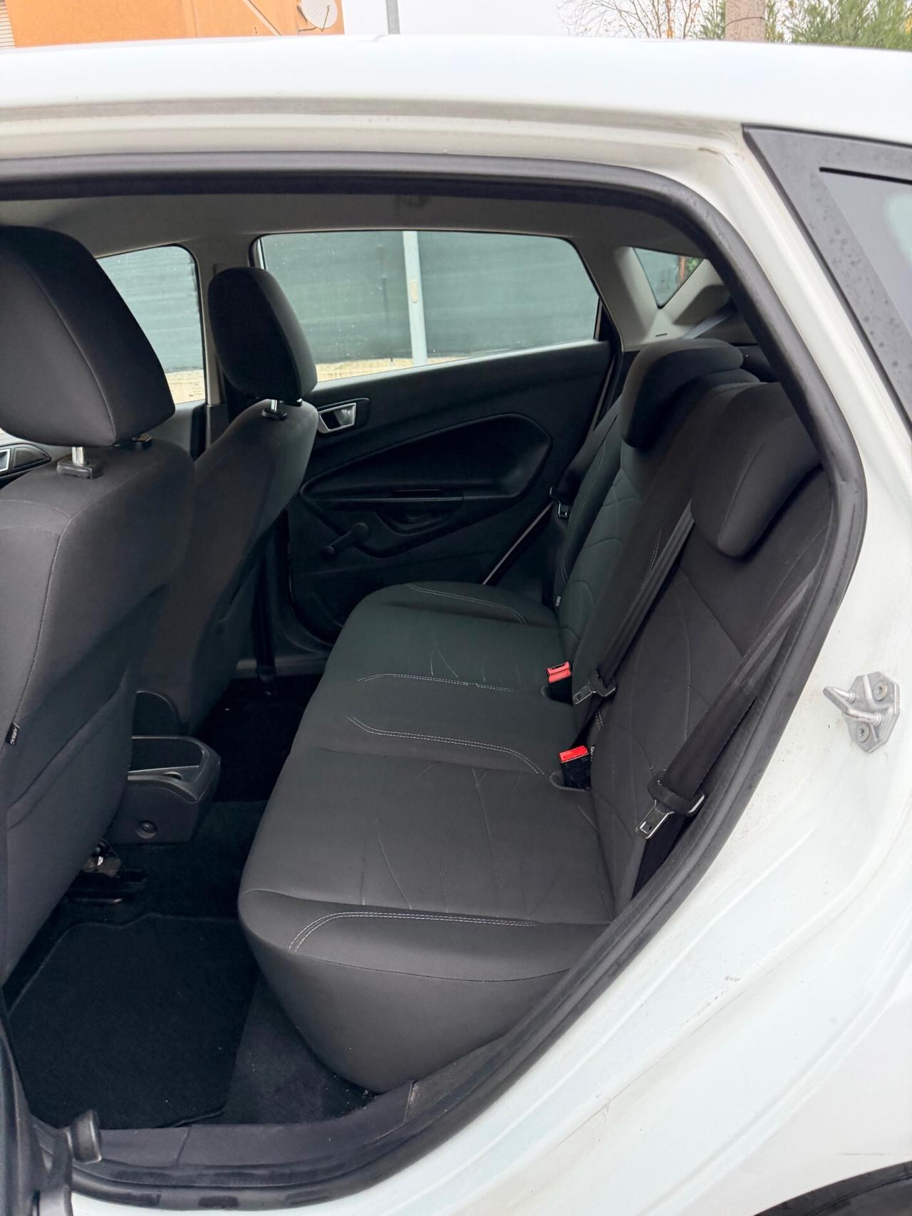 Ford Fiesta 1.5 tdci - NEOPATENTATI - 12 MESI DI GARANZIA -