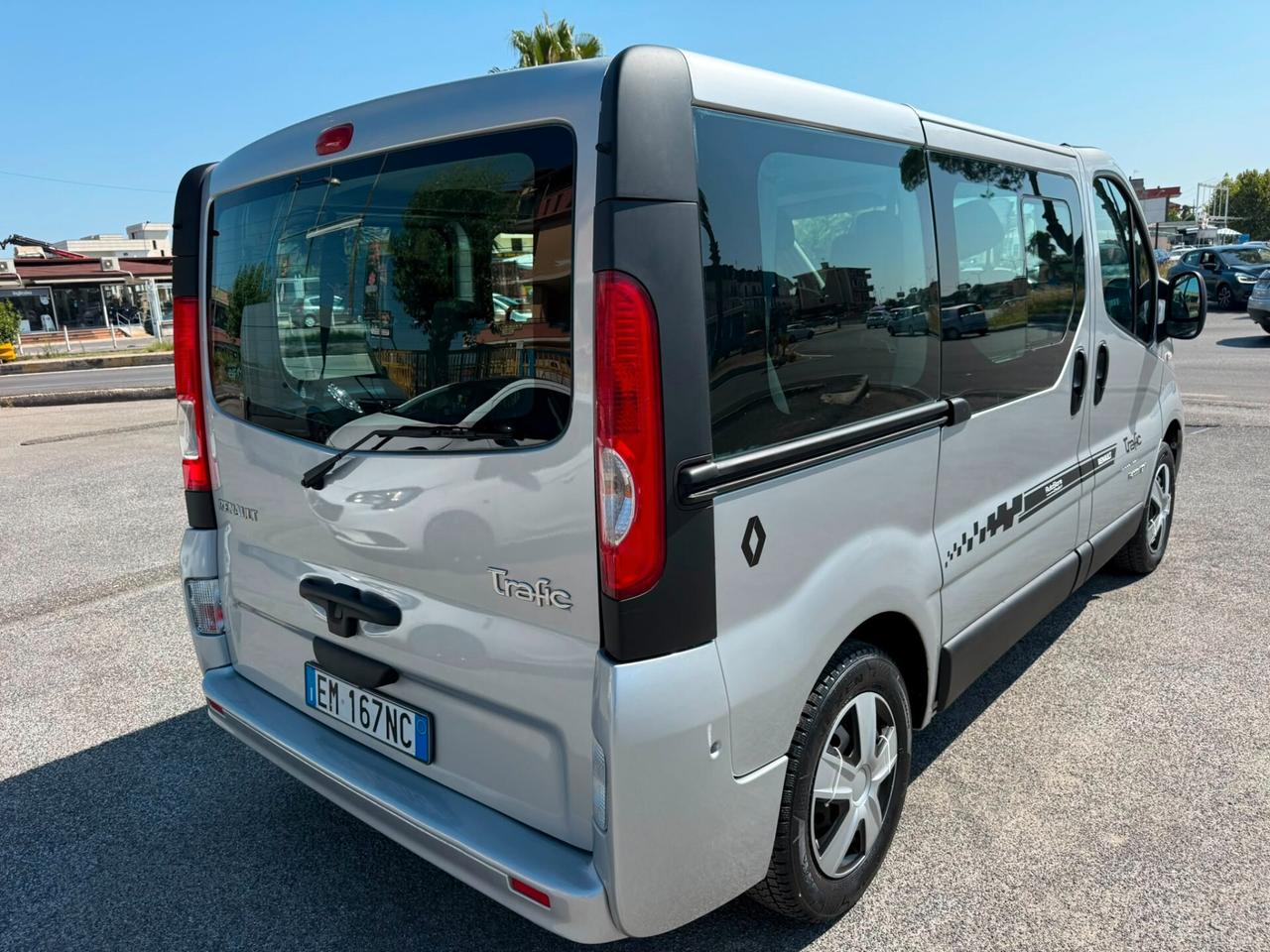 RENAULT TRAFIC 2.0DCi 115CV 9POSTI