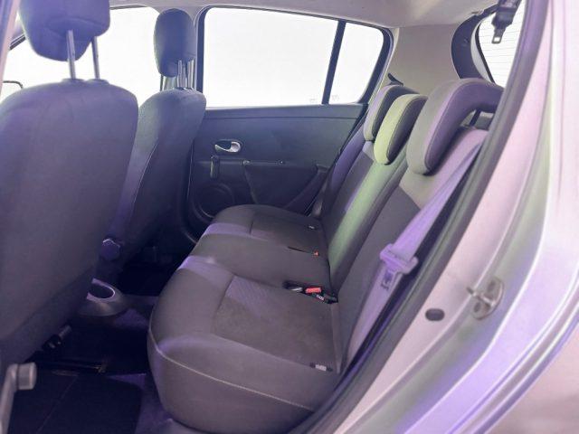 RENAULT Clio 1.2 16V. 5 porte Luxe