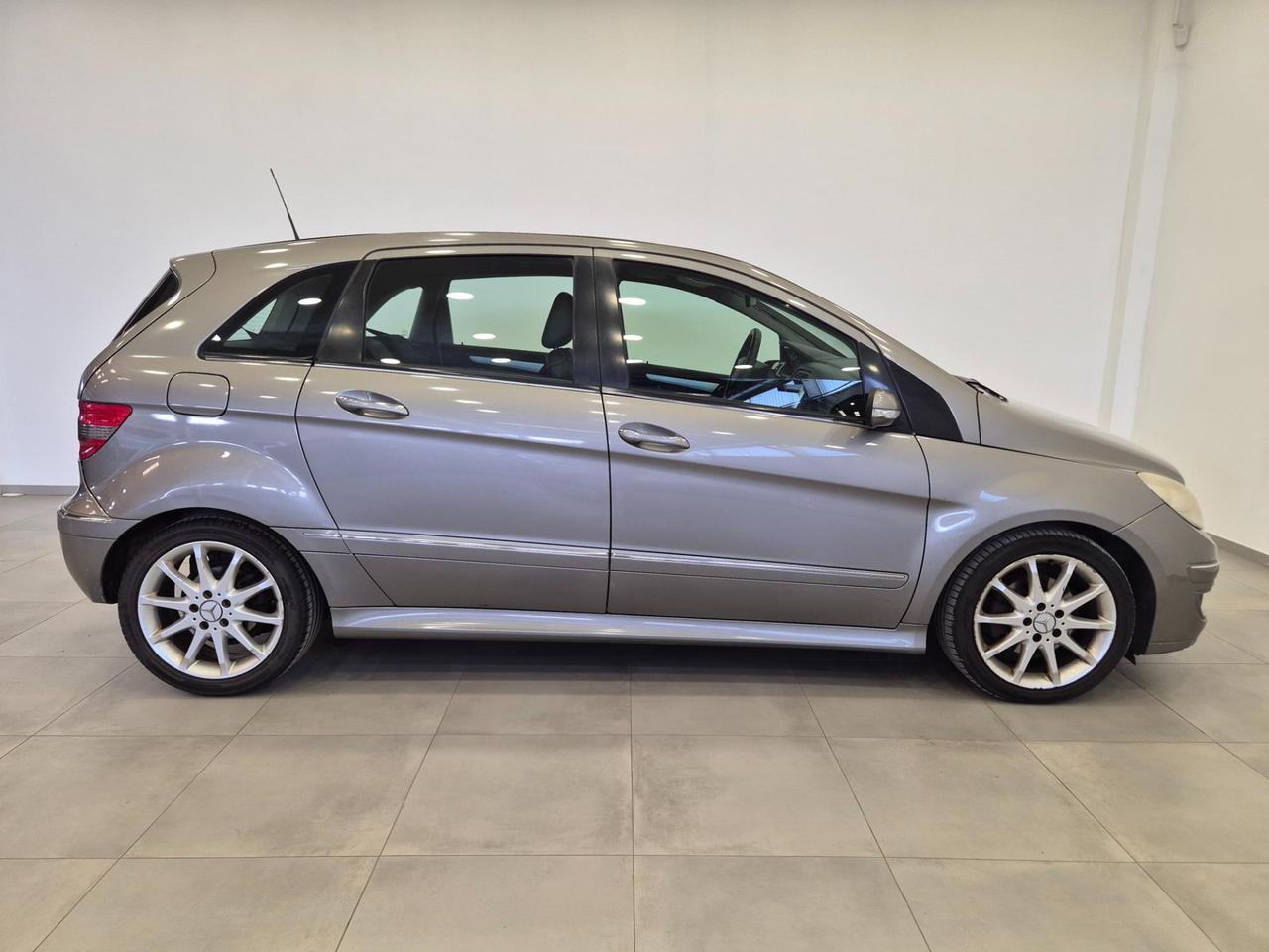 Mercedes B 200 CDI Chrome - NEOPATENTATI - Clima - Radio CD