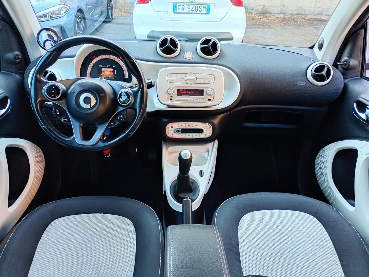 SMART FOR TWO 1.0 BENZINA 52 KW MANUALE 2015 PASSION