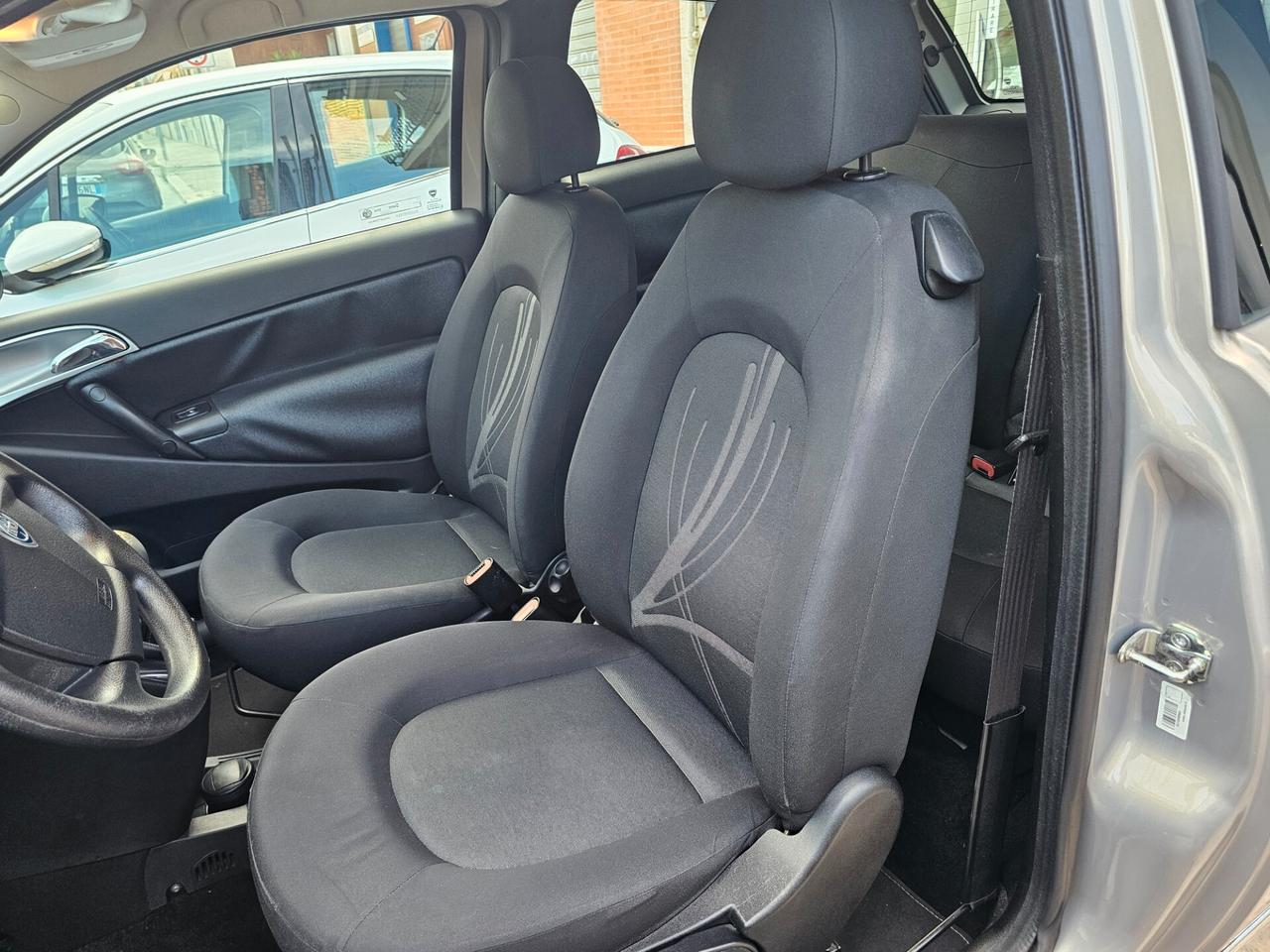 Lancia Ypsilon 1.3 MJT 75 CV Diva