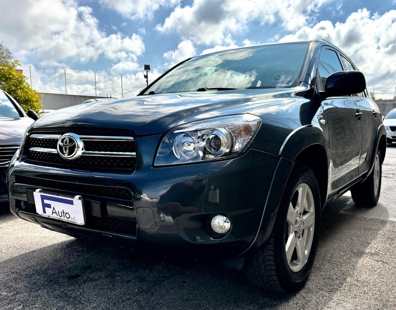 Toyota RAV4 2.2 D-4D 177 CV Luxury,TETTO APRIBILE,Navi,Climatronic,ecc.