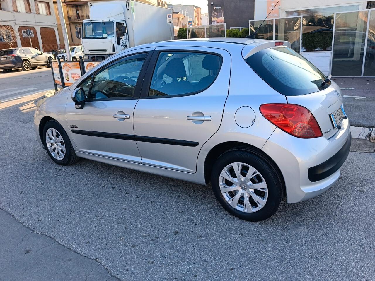 Peugeot 207 1.4 HDi 70CV 5p. ONE Line