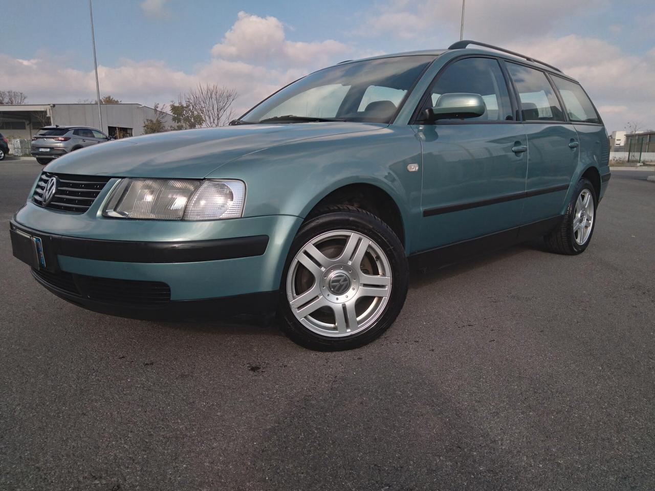 Volkswagen Passat 1.9 TDI/115 CV cat Var. H.line x neopatentati