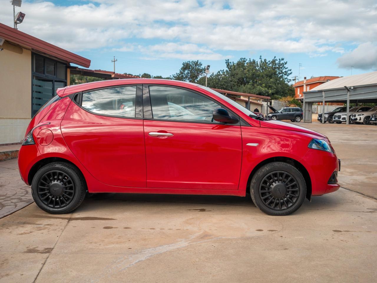 Lancia Ypsilon 1.0 FireFly 5 porte S&S Hybrid Silver