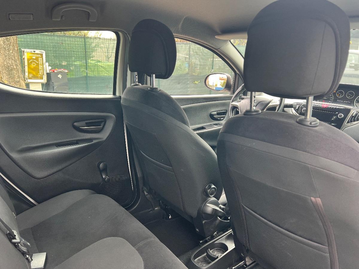 LANCIA - Ypsilon - 1.2 69 CV 5 porte Silver