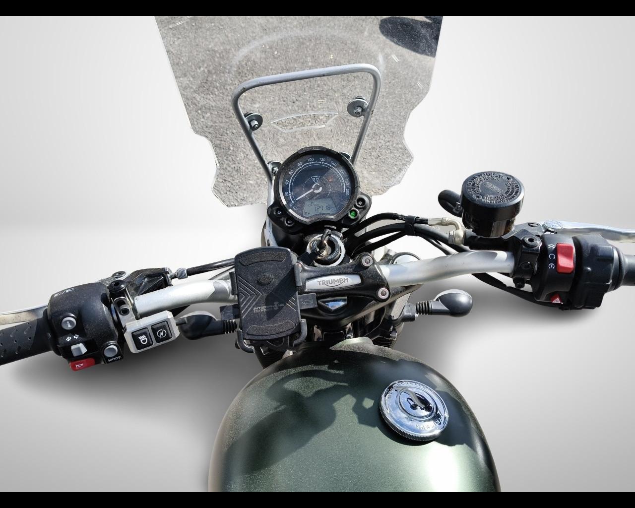 TRIUMPH Scrambler 900 - Chrome Edition