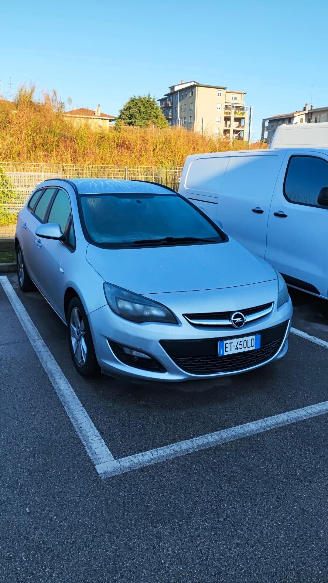 Opel Astra 1.7 CDTI - 2013