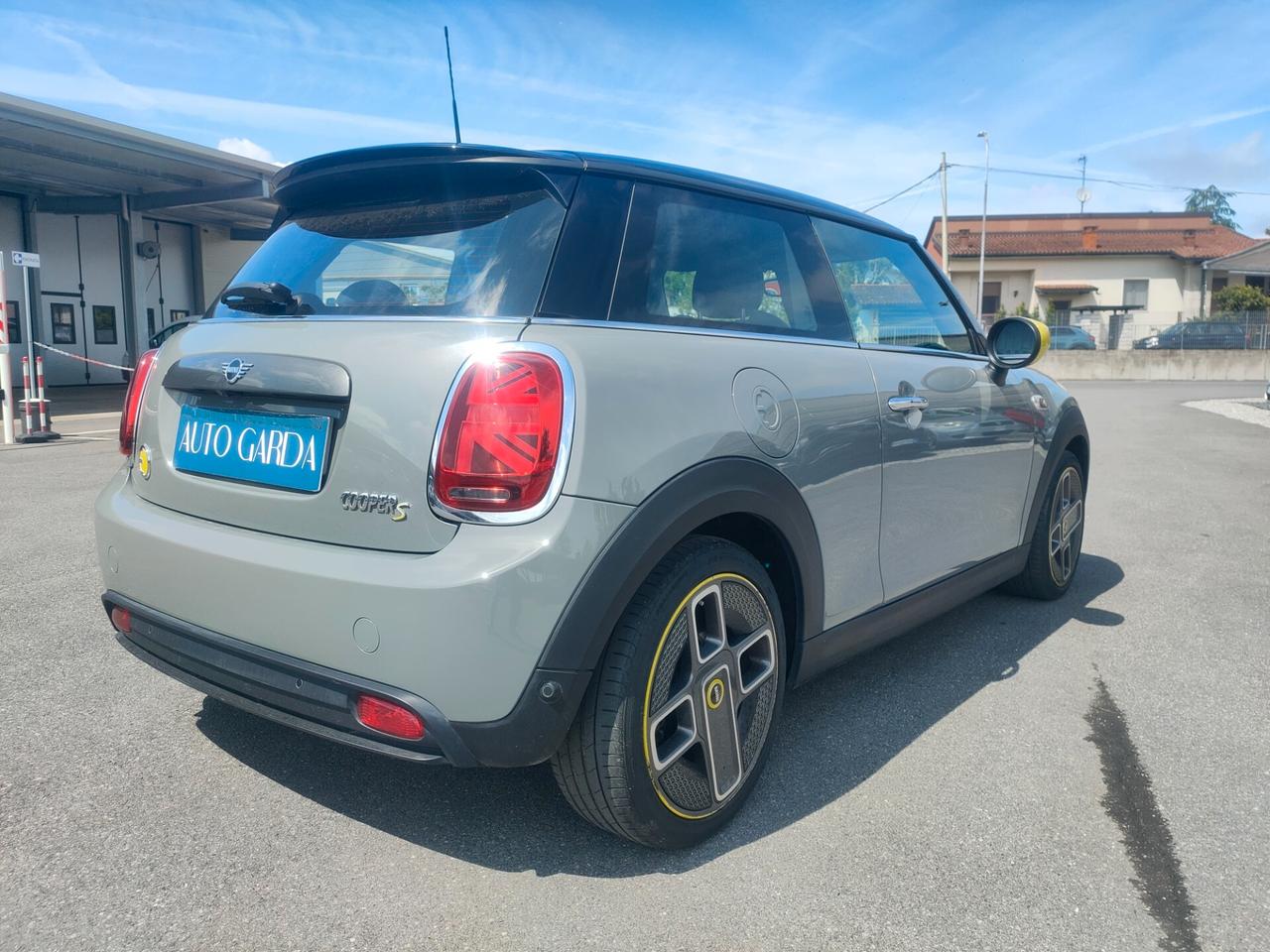 Mini Full Electric Cooper SE NEOPATENTATI