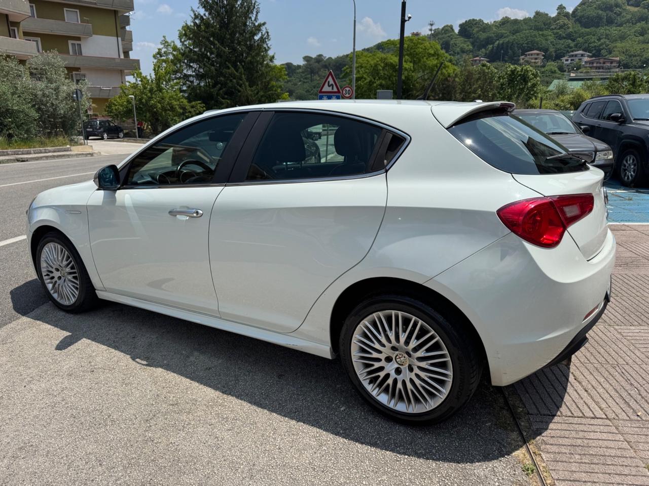 Alfa Romeo Giulietta 1.6 JTDm-2 105 CV Distinctive