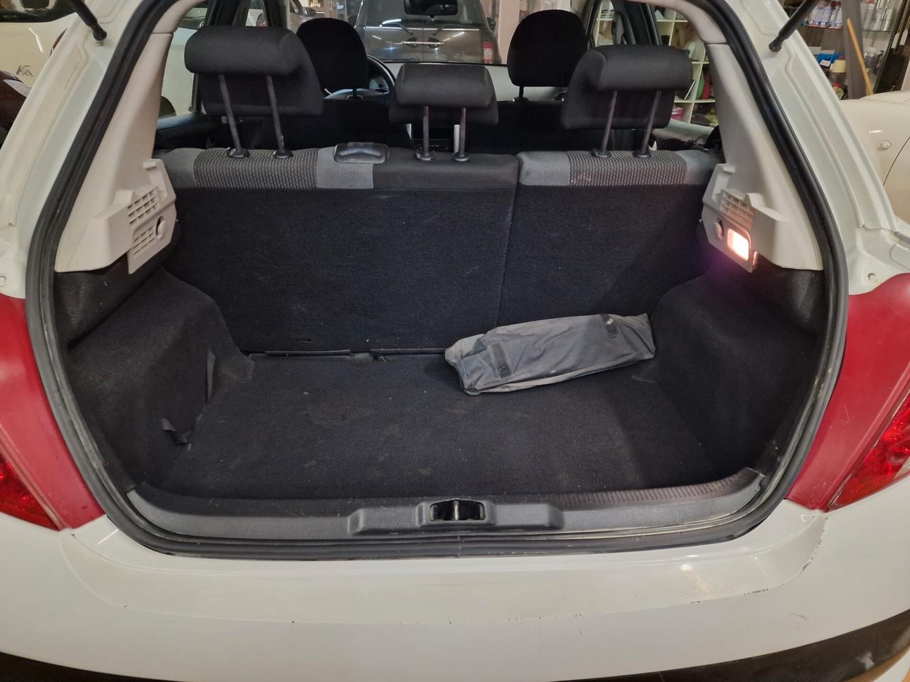 Peugeot 207 1.4 HDi 70CV 5p, 151 mila chilometri ok neopatentati