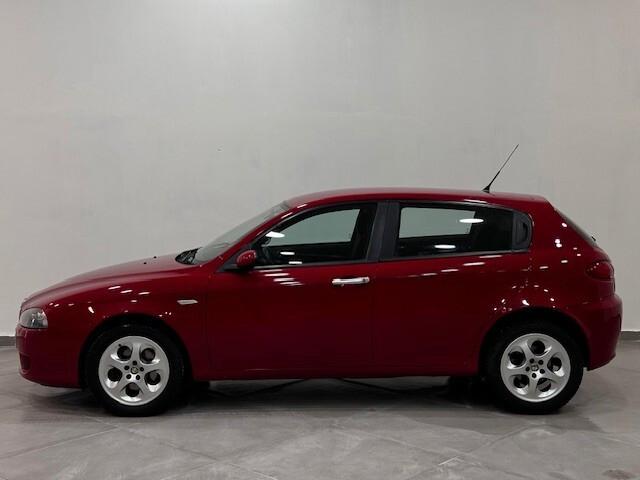 Alfa Romeo 147 1.9 JTD M-JET 16V 5 porte Black Line