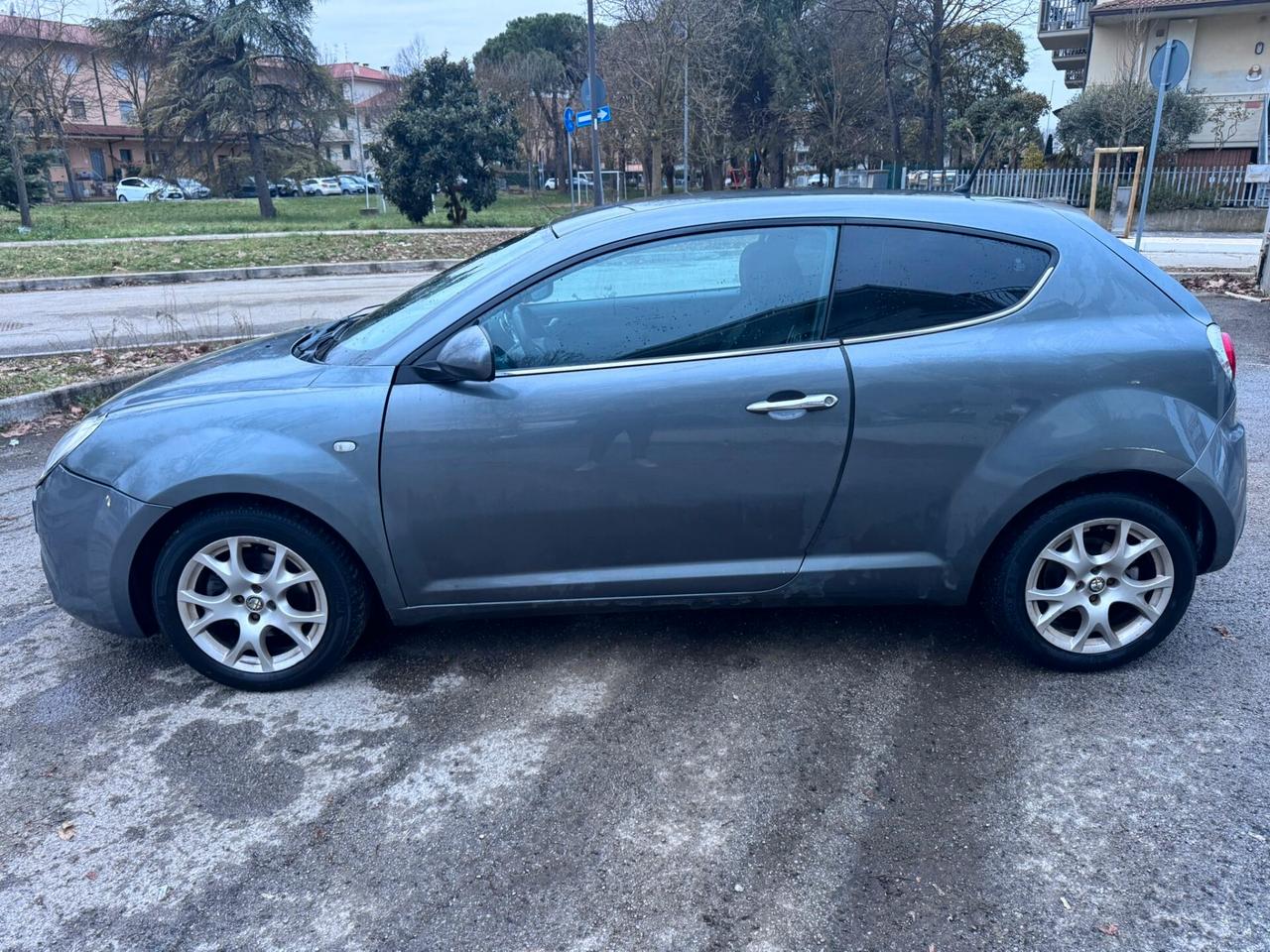 Alfa Romeo MiTo 1.6 JTDm 16V Distinctive Sport Pack