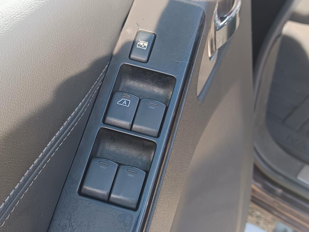 Nissan Navara double cab 4wd 2011 - 2.5 diesel Lb automobili