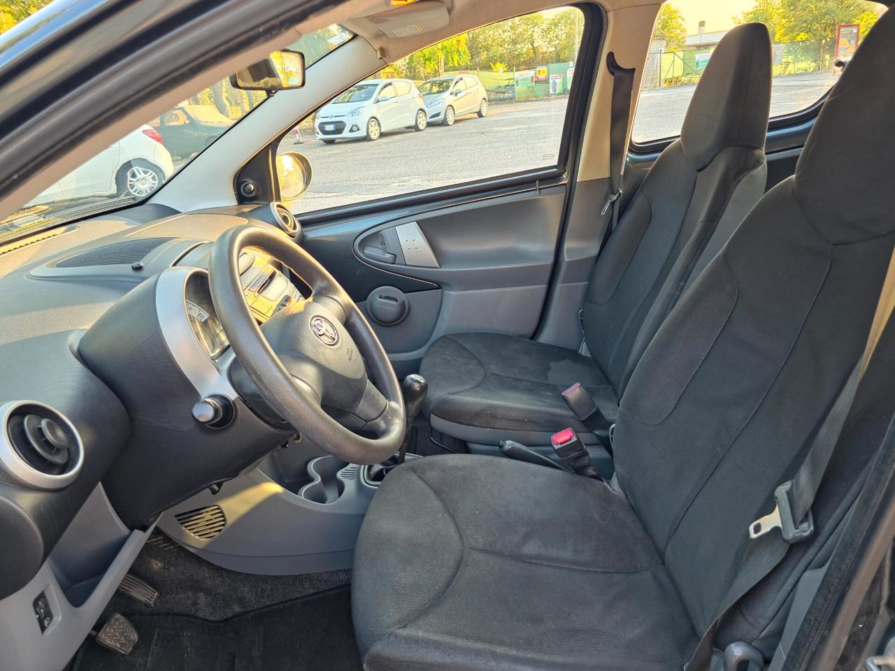 Toyota Aygo 1.0 12V VVT-i 5 porte Deep Ocean Connect E5 Manuale NEO 2012