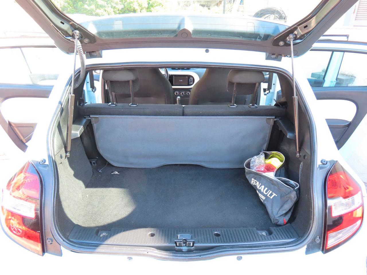 Renault Twingo 900 BENZ NAVI -CAMERA 77.000 KM CERT