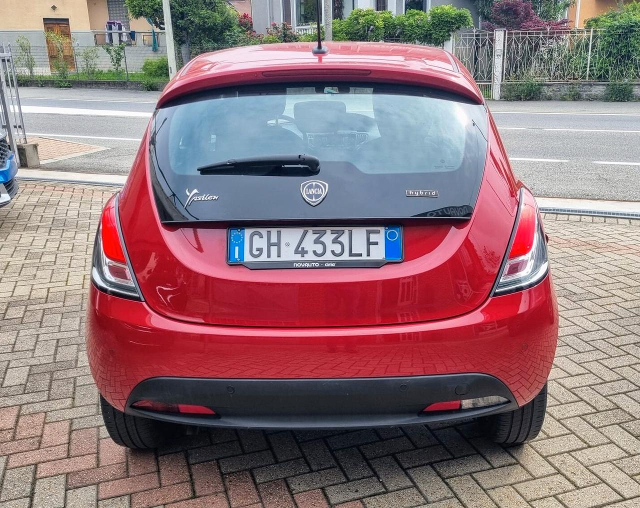 Lancia Ypsilon 1.0 FireFly 5 porte S&S Hybrid Ecochic Silver