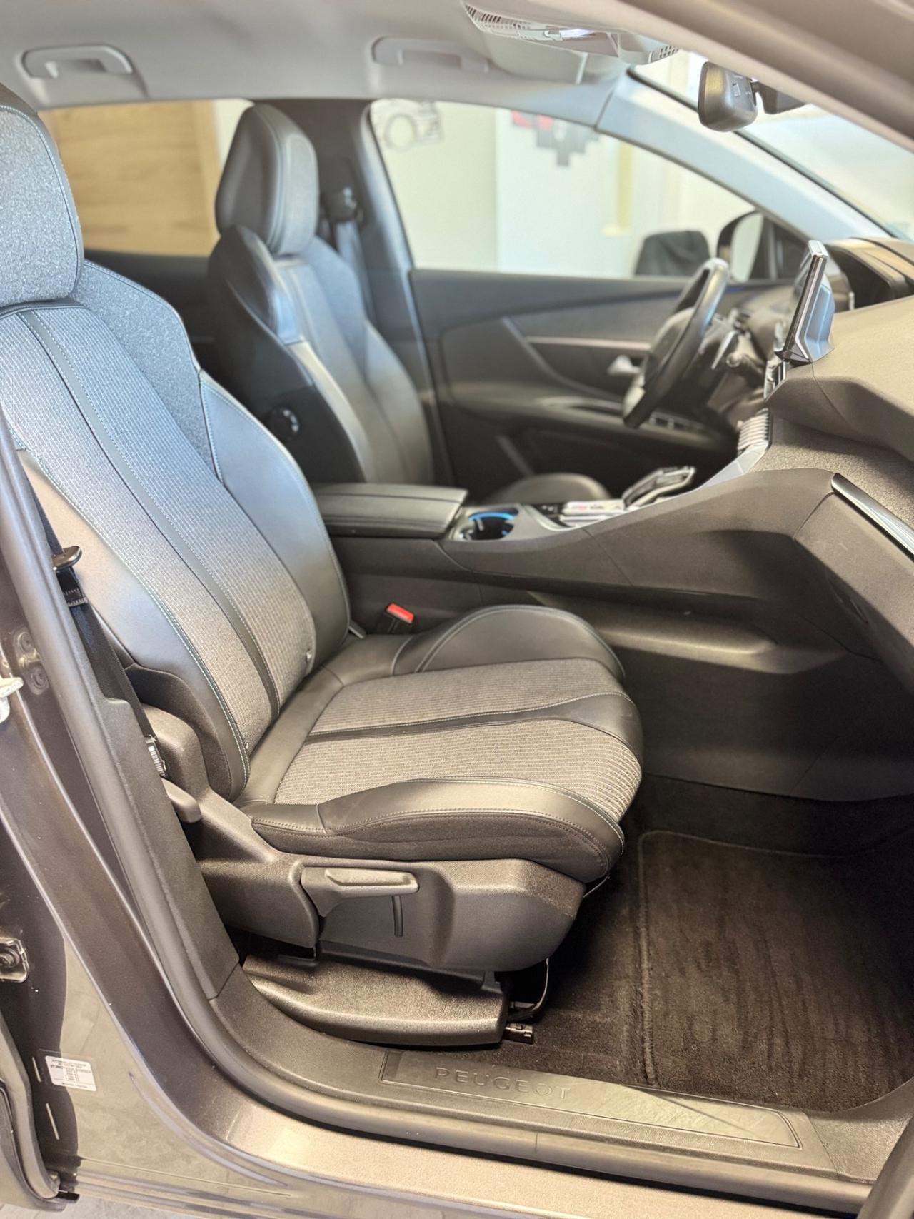 Peugeot 3008 BlueHDi 130 S&S EAT8 Allure