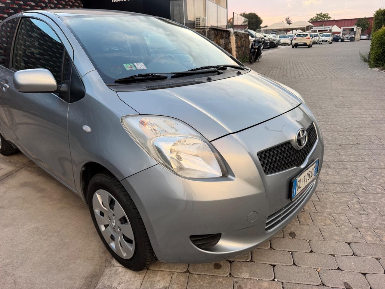 Toyota Yaris 1.0 3 porte Sol