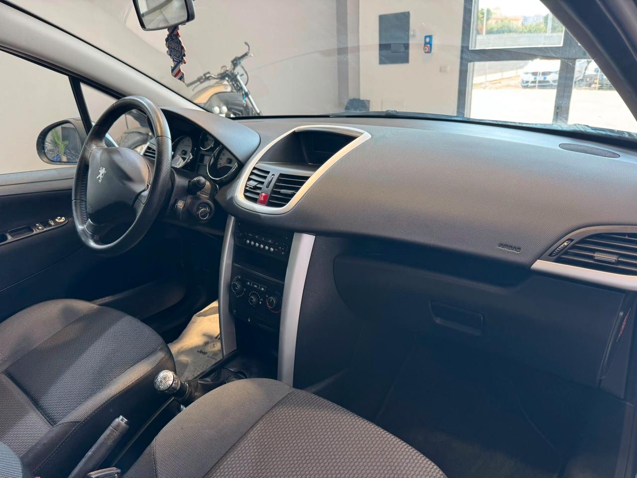 Peugeot 207 1.4 HDi 70CV 5p. Allure