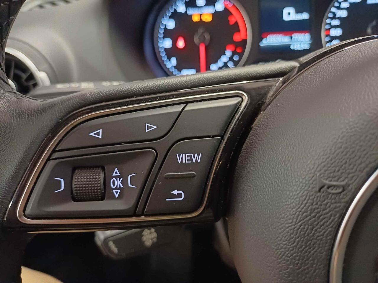 Audi Q2 30 TFSI Business Advanced