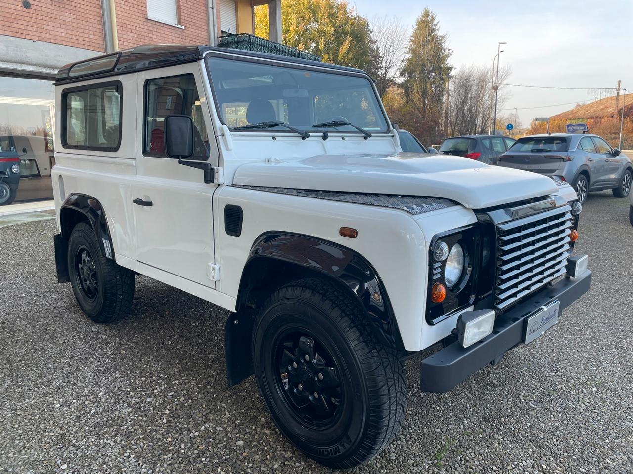 Land Rover Defender 90 2.2 TD4 Station Wagon N1