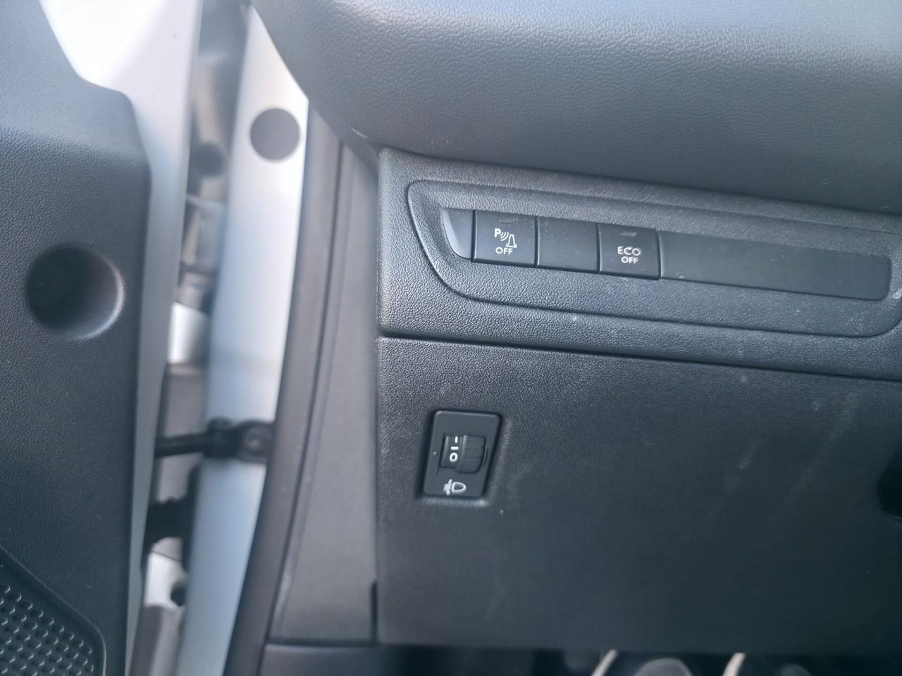 Peugeot 208 PureTech 82 Stop&Start 5 porte Signature