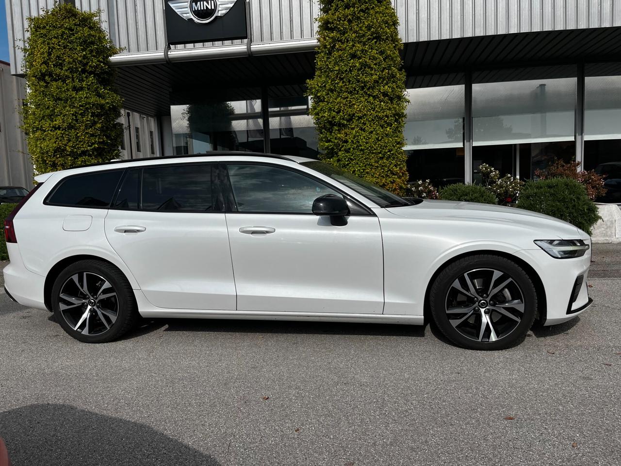 Volvo V60 B4 (d) automatico Plus Dark