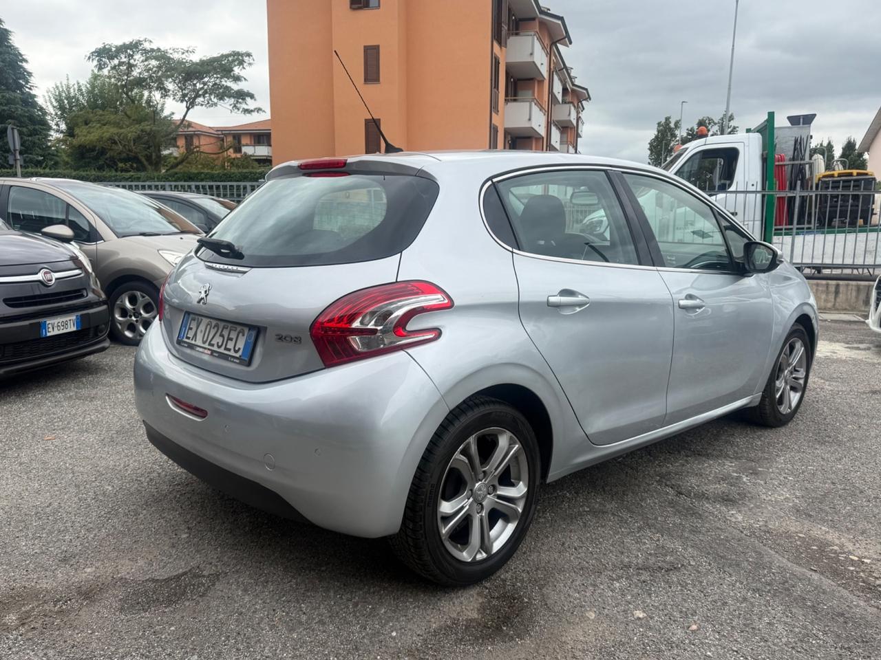 Peugeot 208 1.4 HDi 68 CV 5 porte Allure