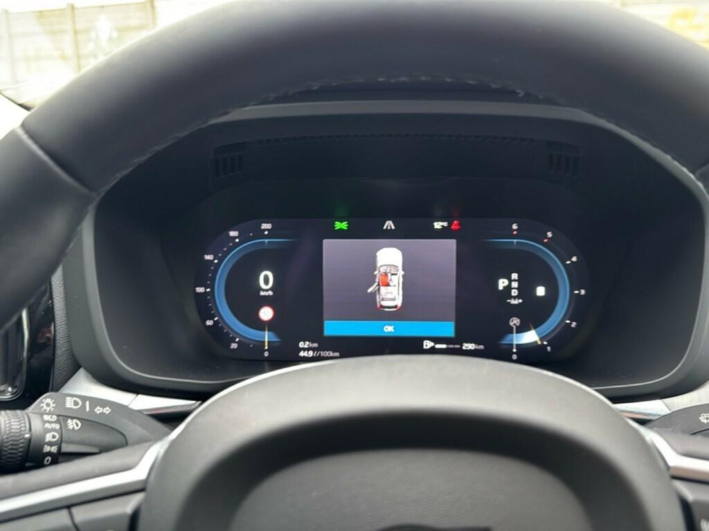 Volvo XC60 2.0 B4 Momentum Pro AWD Auto