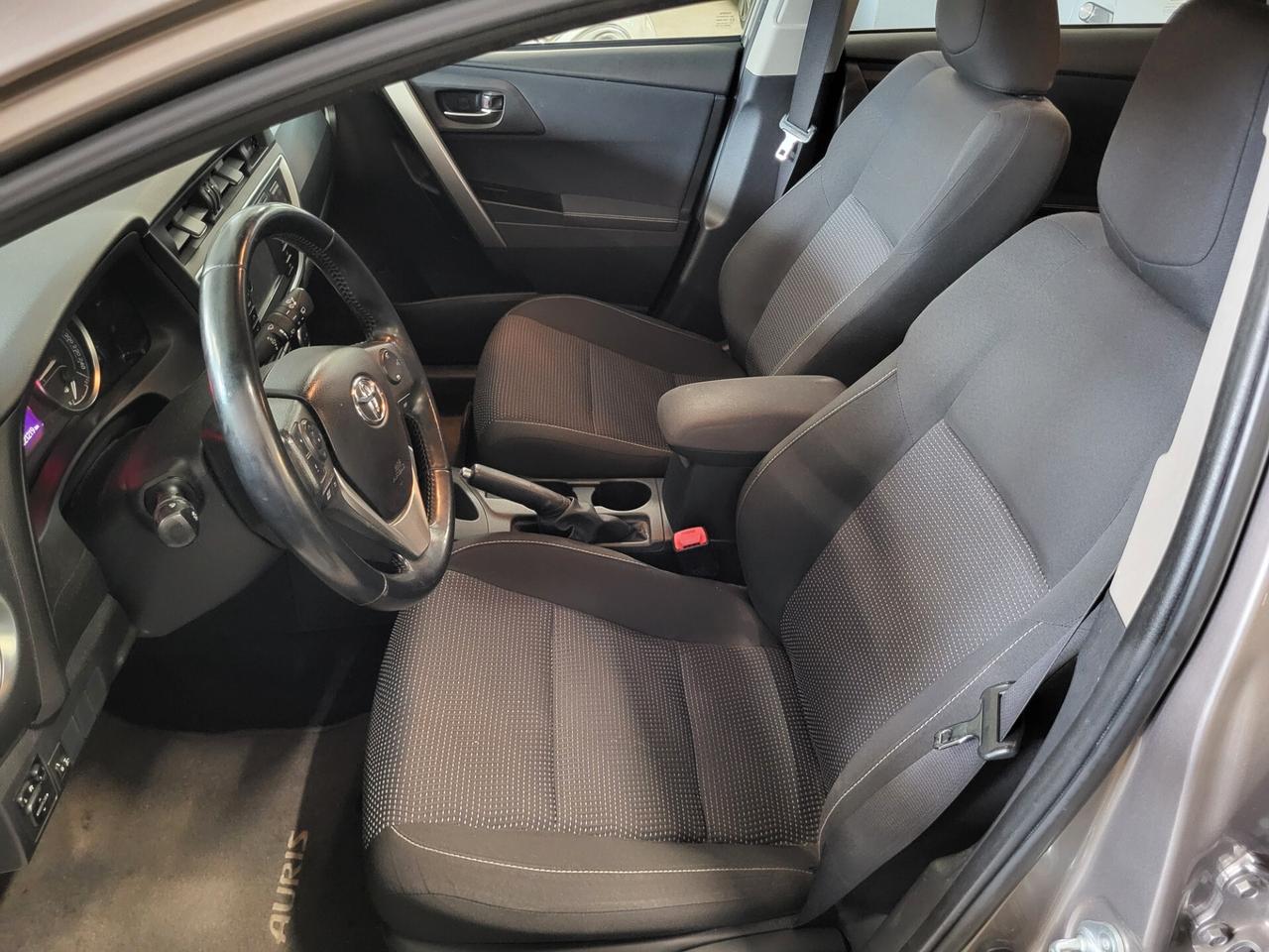 Toyota Auris 1.8 Hybrid 5 porte UNICO PROPRIETARIO!!PREZZO REALE!!GARANZIA 12 MESI!!